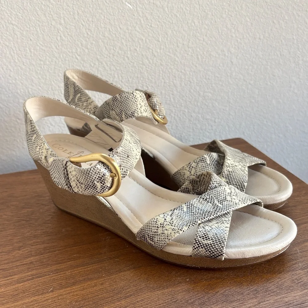 Cole Haan Tali Snakeskin Sandals with Gold Buckle Nike Air Cushion Women’s 7.5 B